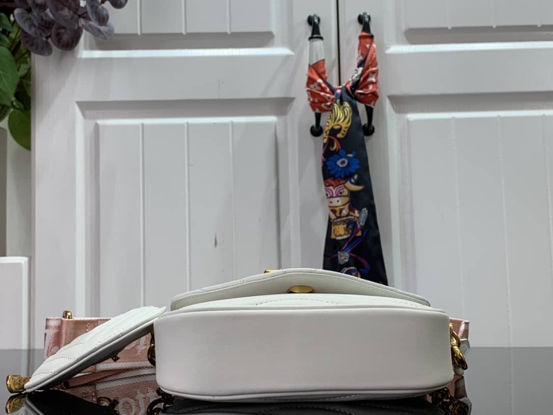 L0vis Vvtt0n New Wave Multi Replica Pochette White M56466