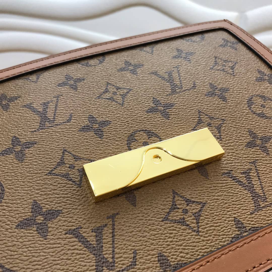 L0vis Vvtt0n Monogram MM Reverse Dauphine Shoulder Bag Replica M44391
