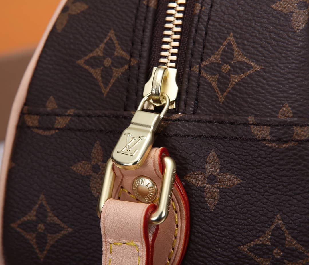 L0vis Vvtt0n Semi-Circle Leather Replica Shoulder Bag M51221