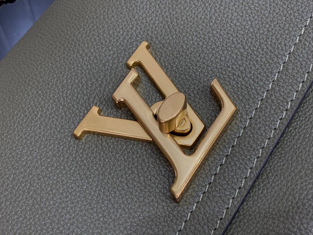 L0vis Vvtt0n Lockme Chain PM Replica Handbag Green M57073