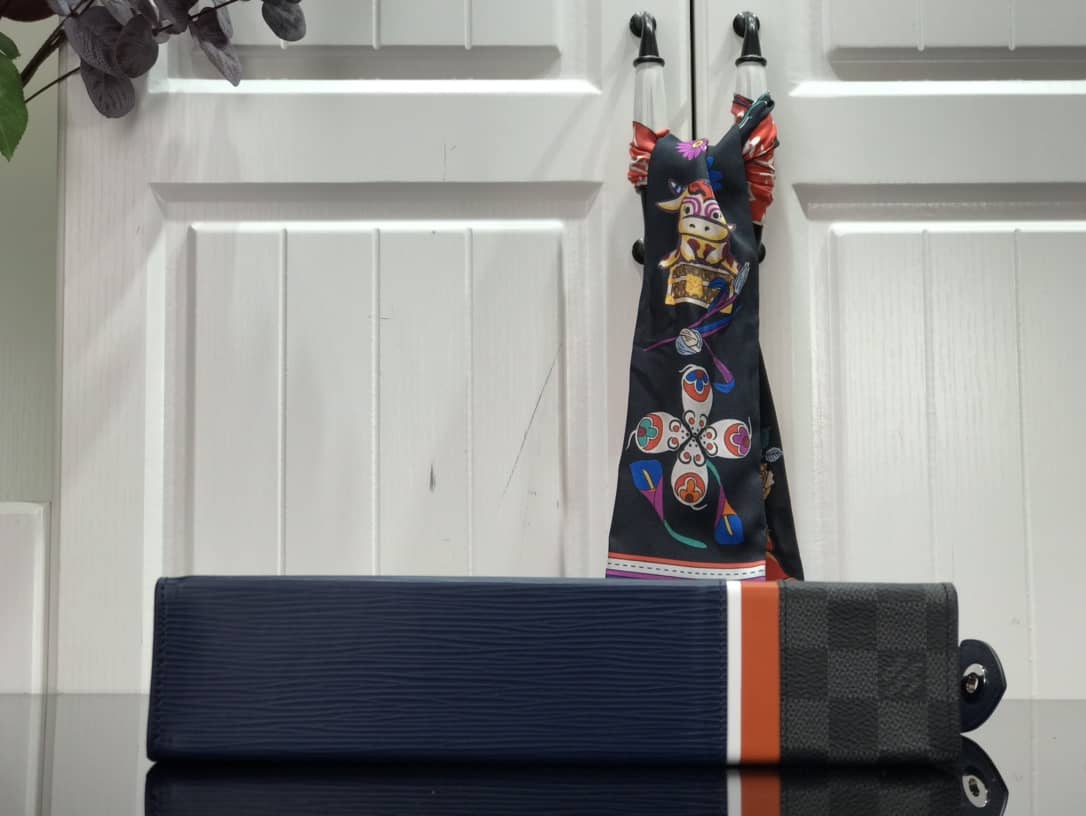 L0vis Vvtt0n Replica Pochette Voyage MM Epi Damier Leather Blue M56827