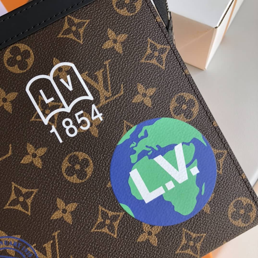 L0vis Vvtt0n Monogram Eclipse Canvas Replica Pochette Voyage MM Brown M61692