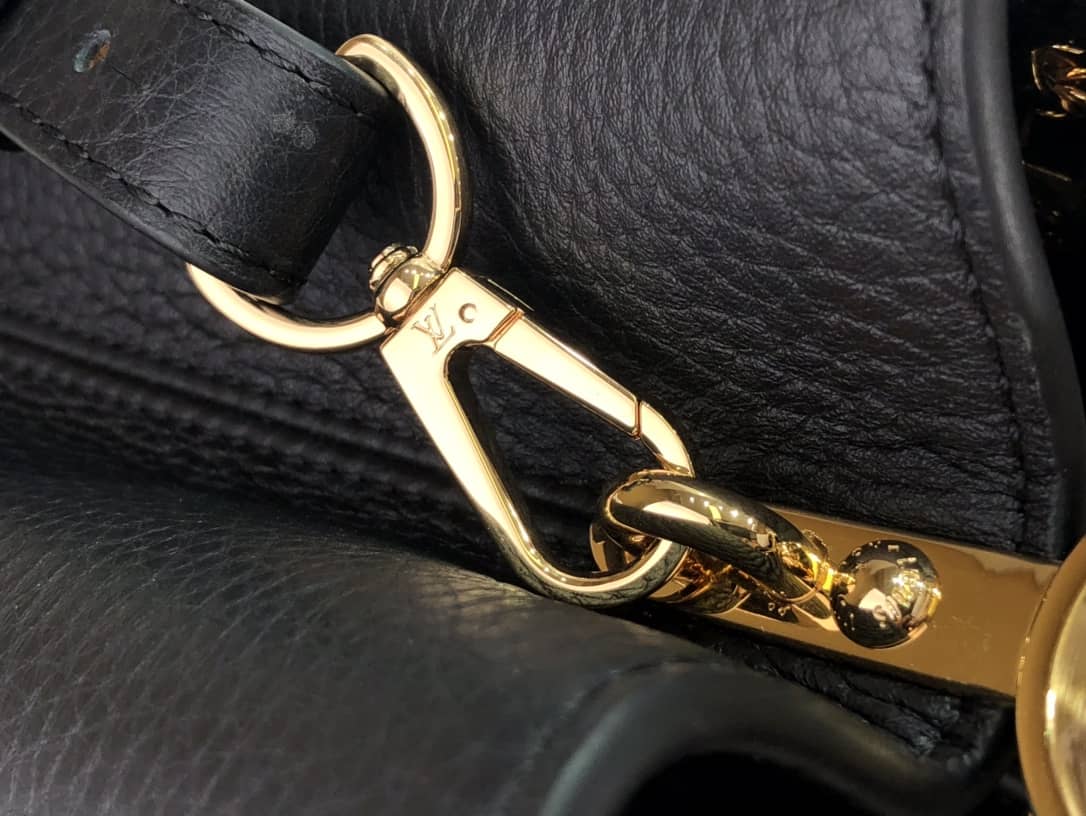 L0vis Vvtt0n Capucines BB Calfskin Handbag Black