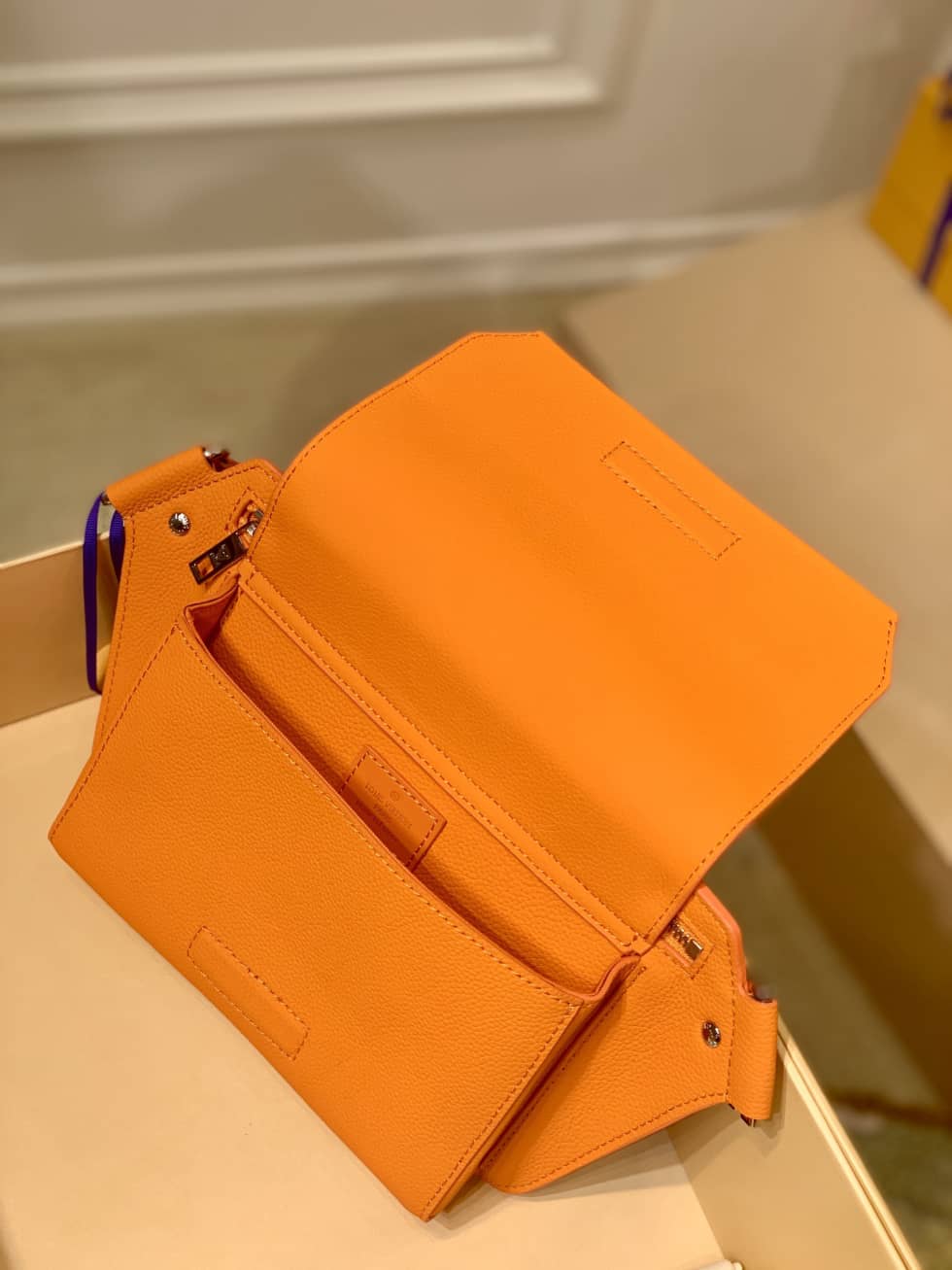 L0vis Vvtt0n New Sling Aerogram M59625 Replica Shoulder Bag