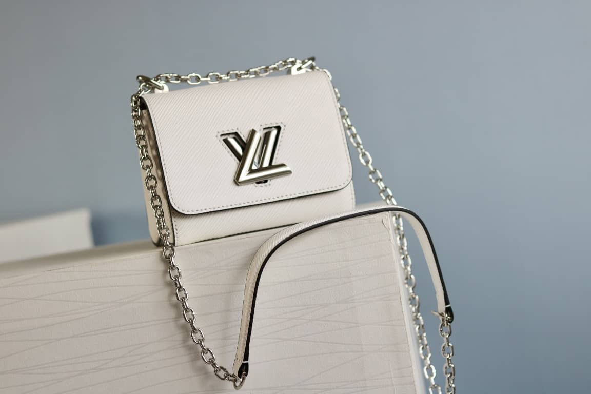L0vis Vvtt0n Replica Twist MM Epi Leather Bag White