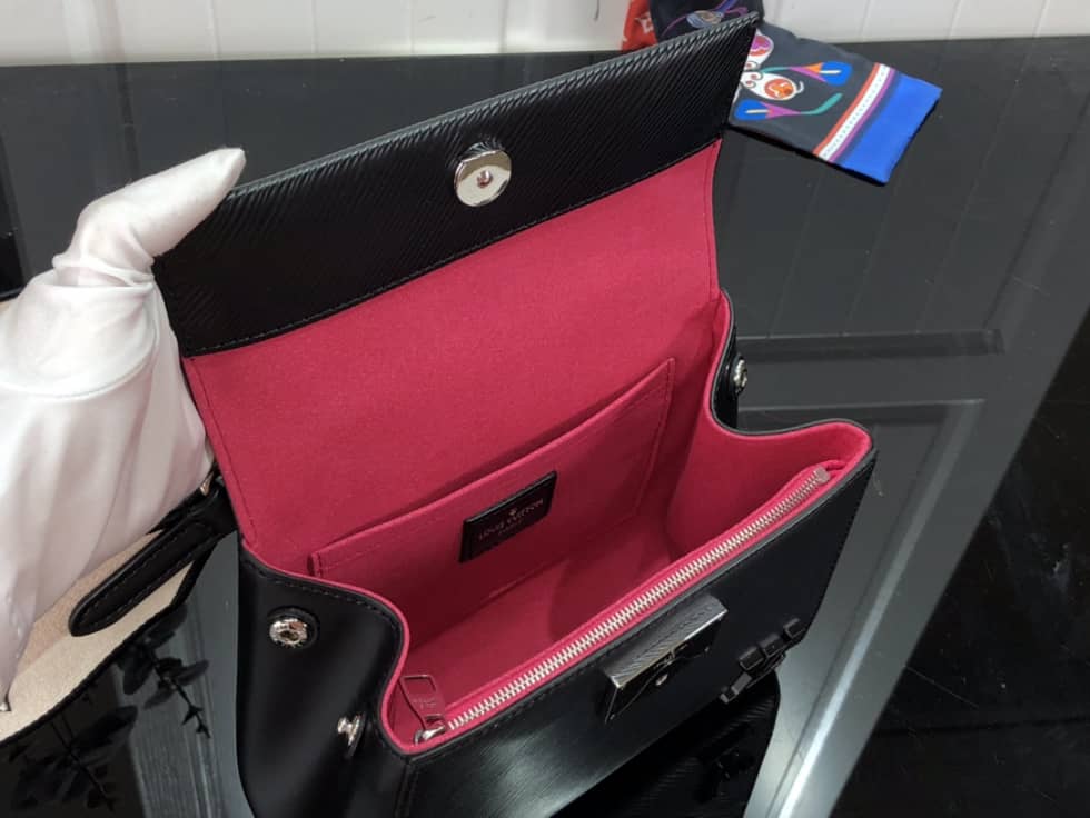 L0vis Vvtt0n Cluny Mini Epi Leather M58928 Replica Shoulder Bag