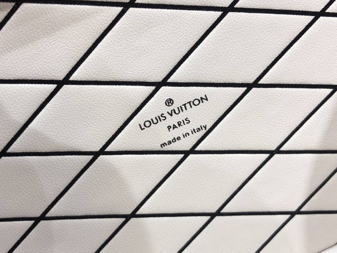 L0vis Vvtt0n Petite Malle Brilliant Alligator Leather Replica Handbag Pink N93817