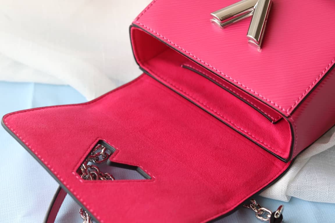 L0vis Vvtt0n Replica Twist MM Epi Leather Bag Red