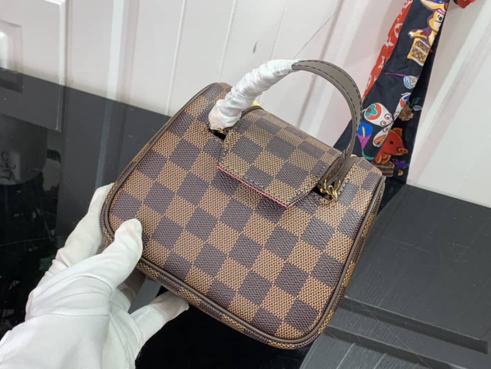 L0vis Vvtt0n Dopp Kit Toilet Pouch Monogram Canvas M44494 Replica