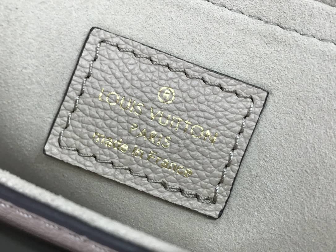 L0vis Vvtt0n Lockme Chain PM Replica Handbag Beige M57073