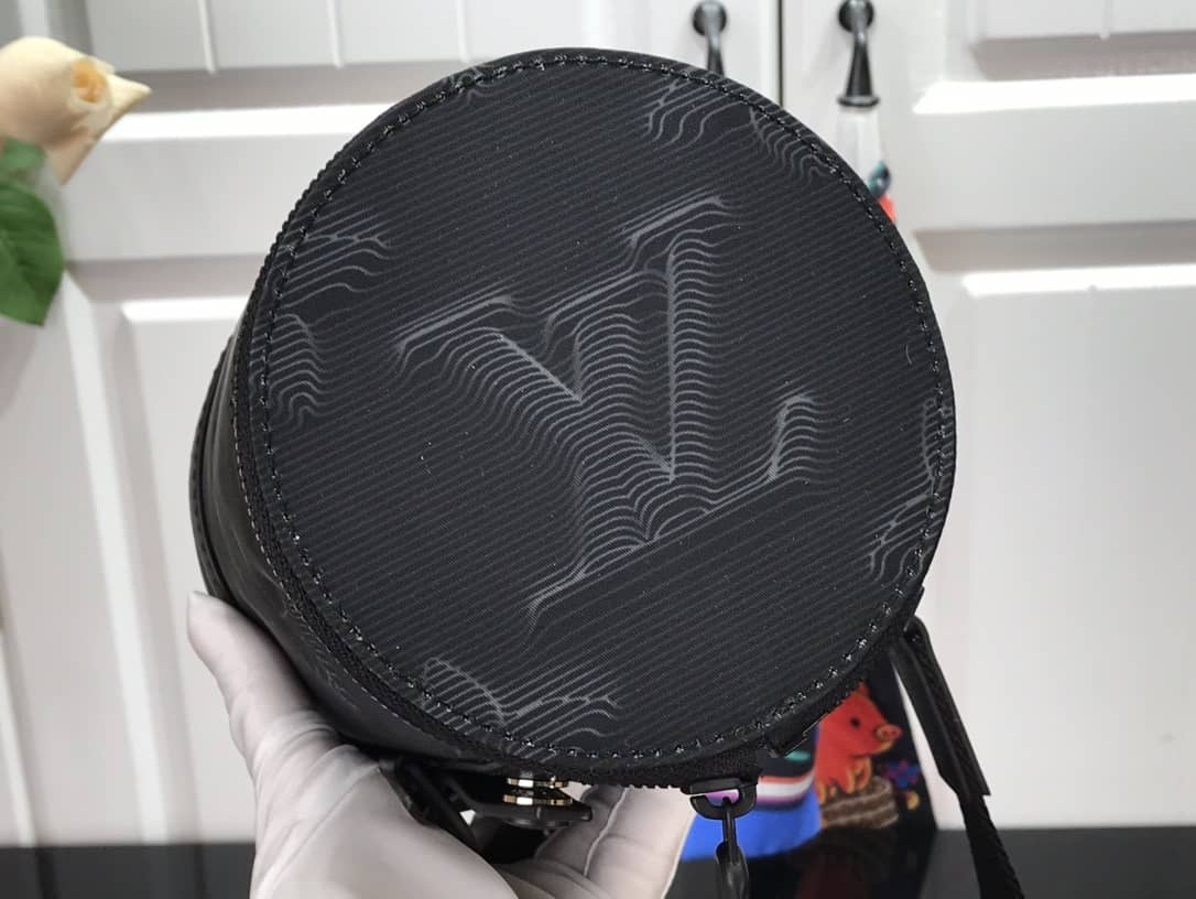 L0vis Vvtt0n 2054 Expandable Polochon Replica Bucket Bag M45604