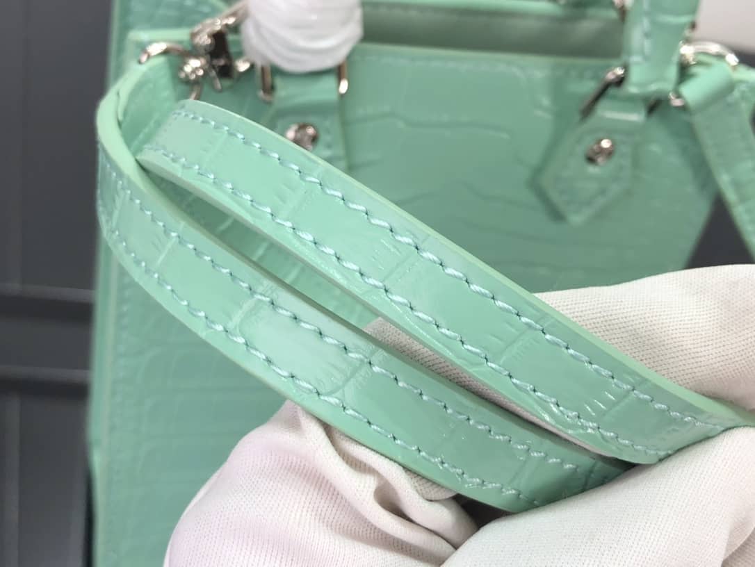 L0vis Vvtt0n Petit Sac Plat Flat Shoulder Bag Replica Green M80169