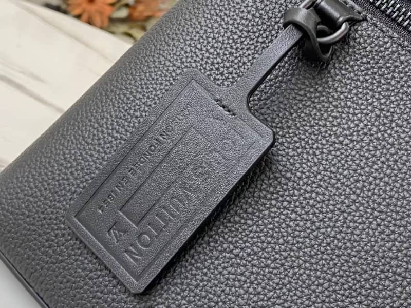 L0vis Vvtt0n Aerogram IPad Pouch Grained Calf Leather Replica M69837