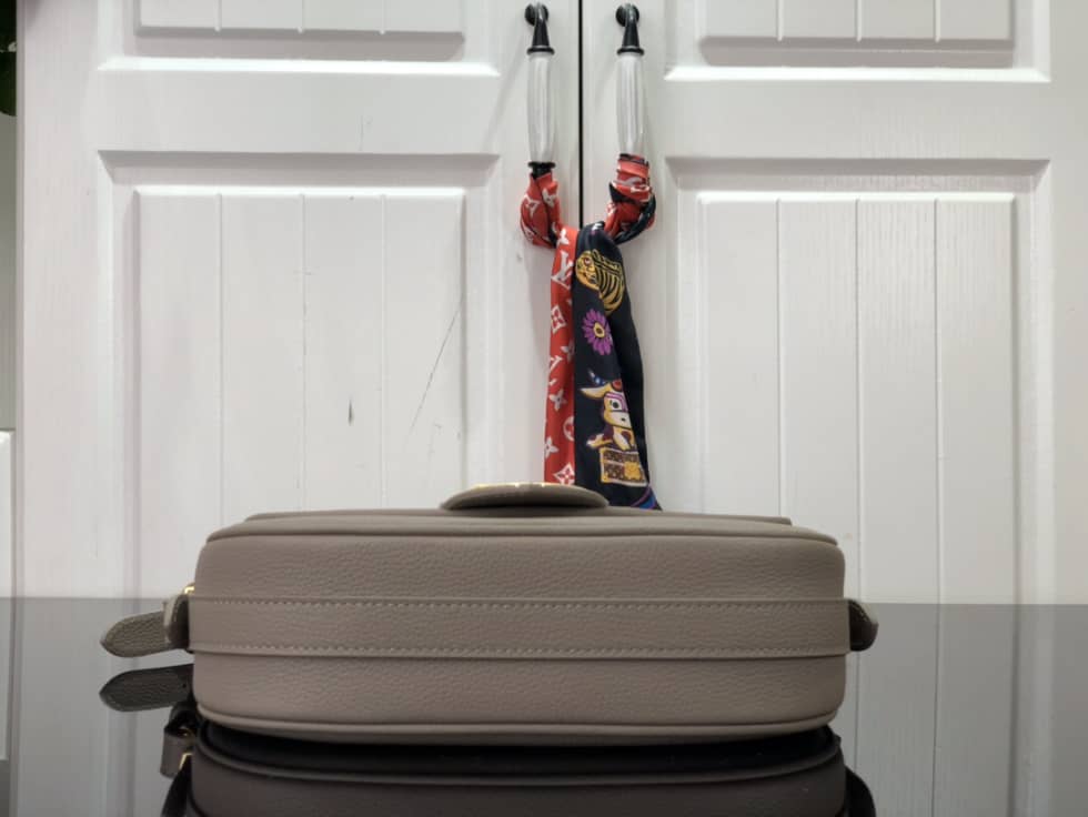 L0vis Vvtt0n Pont 9 Soft MM Grained Calfskin Gery M58967 Replica Crossbody Bag