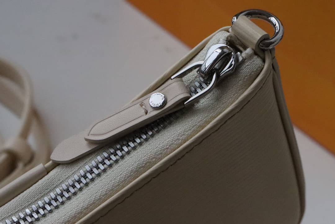 L0vis Vvtt0n Easy pouch 2way Epi Replica Crossboy Bag White M80483