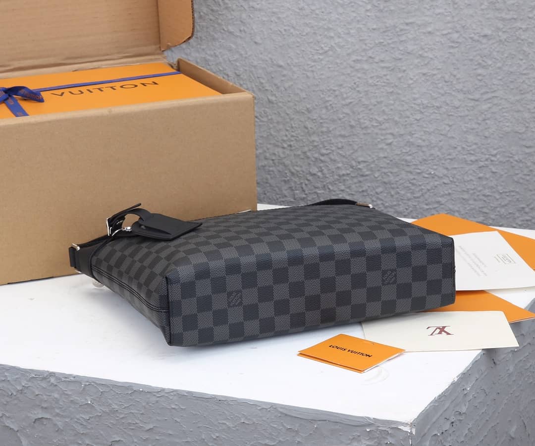 L0vis Vvtt0n Mick PM Replica Crossbody Bag Black N40003