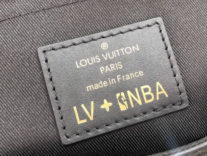 L0vis Vvtt0n NBA Studio Messenger Basketball Bag Replica M58498