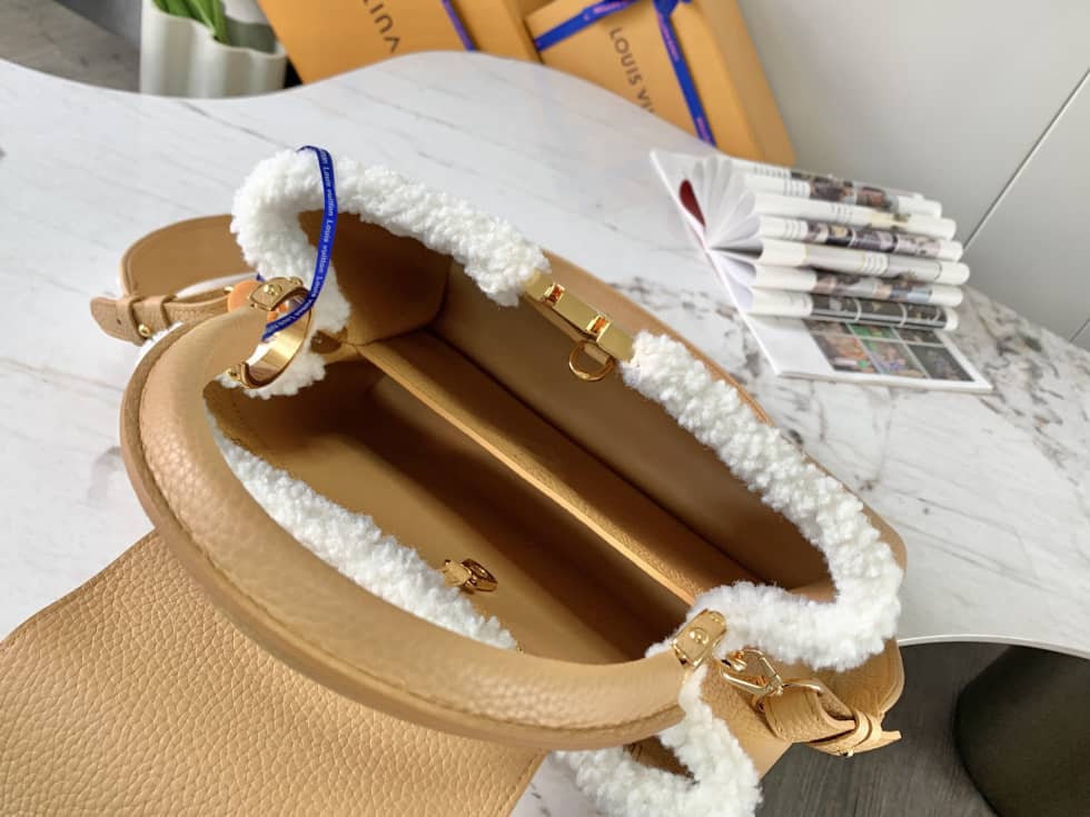 L0vis Vvtt0n Capucines MM Beige M59073 Replica Crossbody Bag