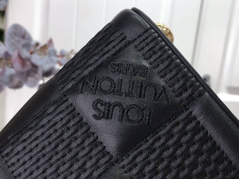 L0vis Vvtt0n Capucines BB Black M59225 Replica Shoulder Bag