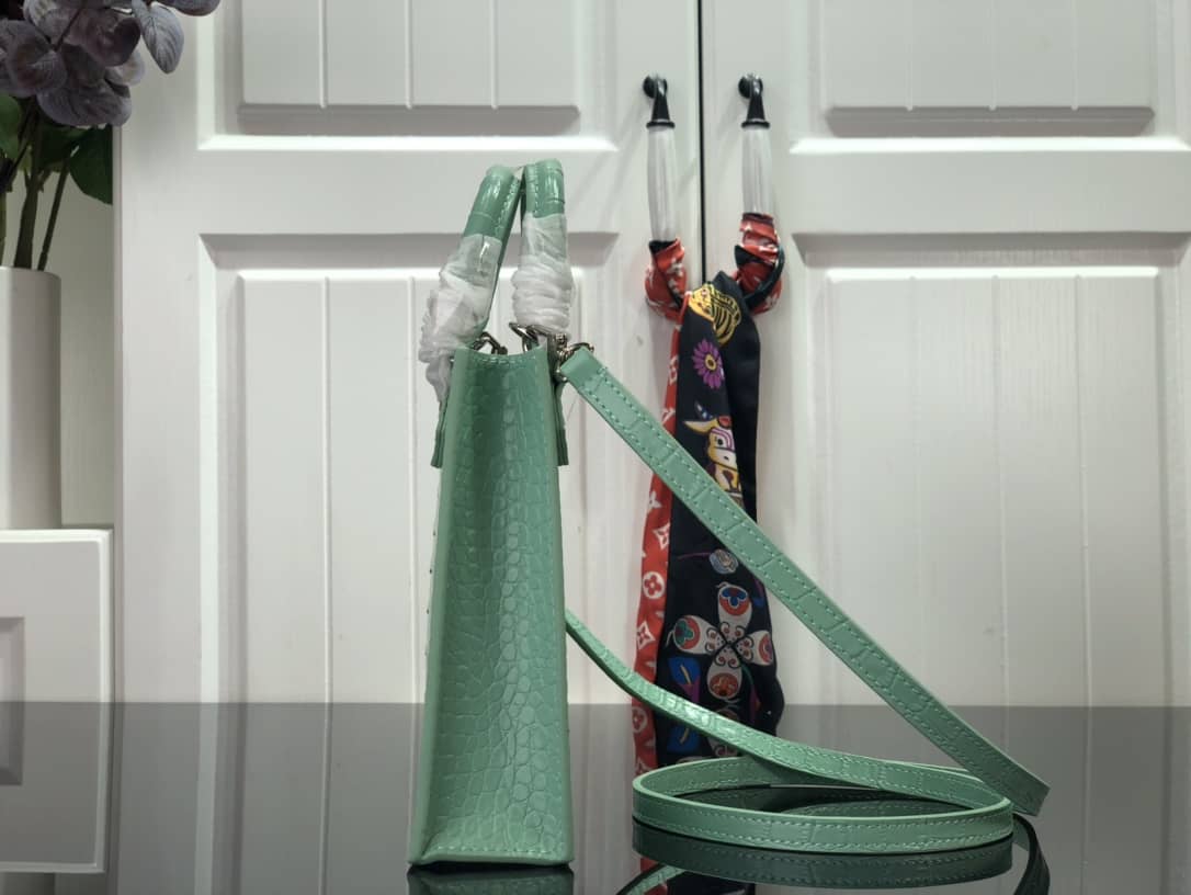 L0vis Vvtt0n Petit Sac Plat Flat Shoulder Bag Replica Green M80169