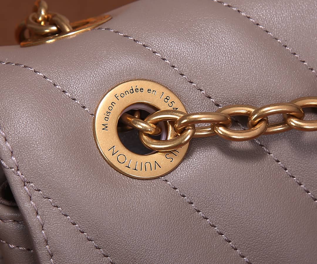 L0vis Vvtt0n New Wave Chain Leather Replica Shoulder Bag Purple M58550