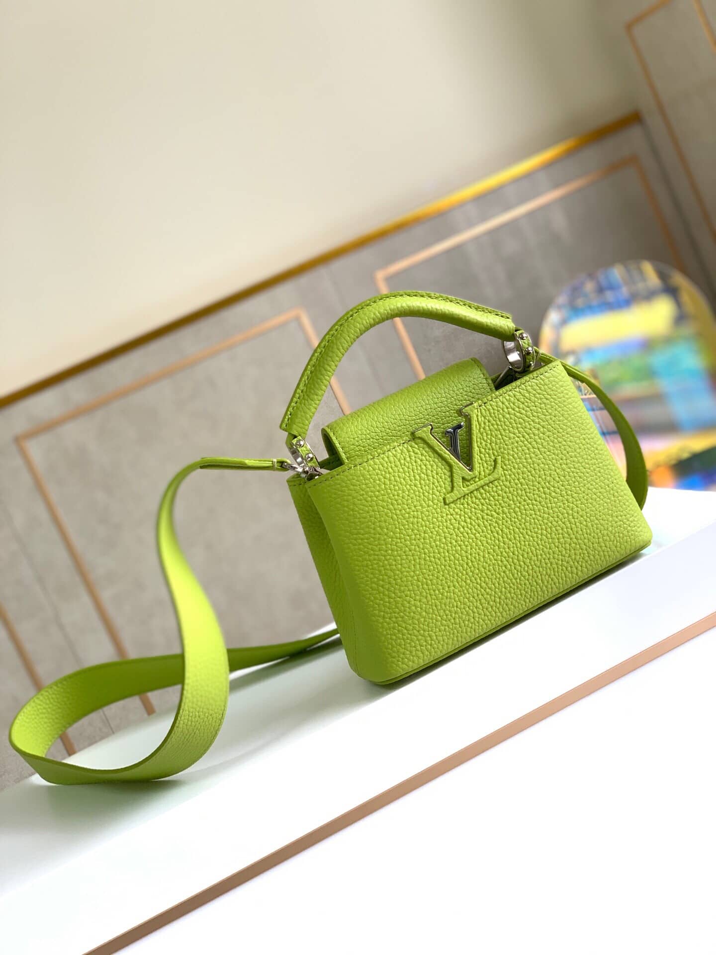 L0vis Vvtt0n Taurillon Leather Capucines Mini Replica Bag Green M55985
