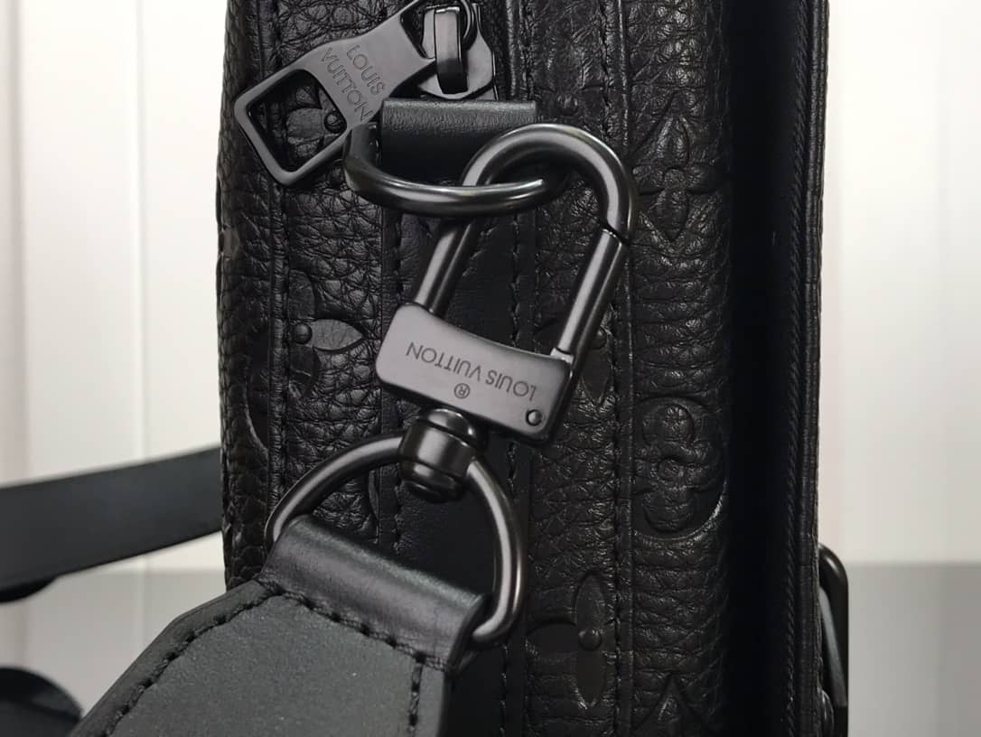 L0vis Vvtt0n Steamer Taurillon Monogram Messenger Bag Replica M57307