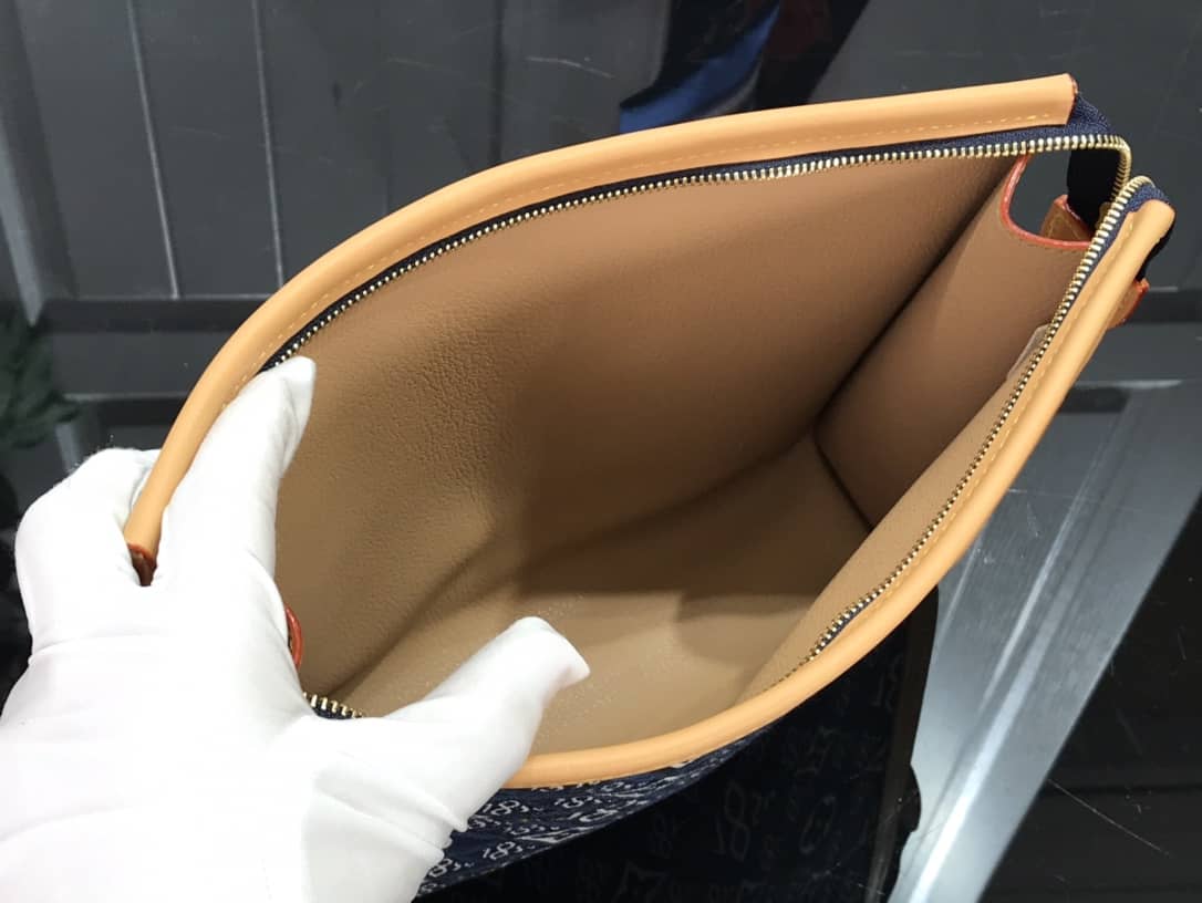 L0vis Vvtt0n Since 1854 Poche Toilette Bag Replica M80306