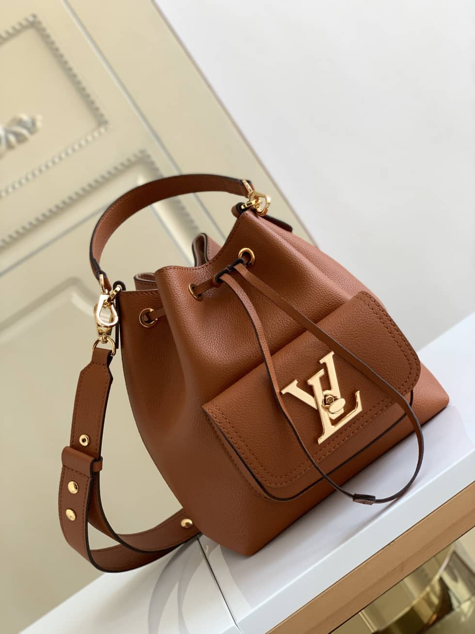 L0vis Vvtt0n Lockme Grained Calf Leather Brown M57689 Replica Bucket Bag