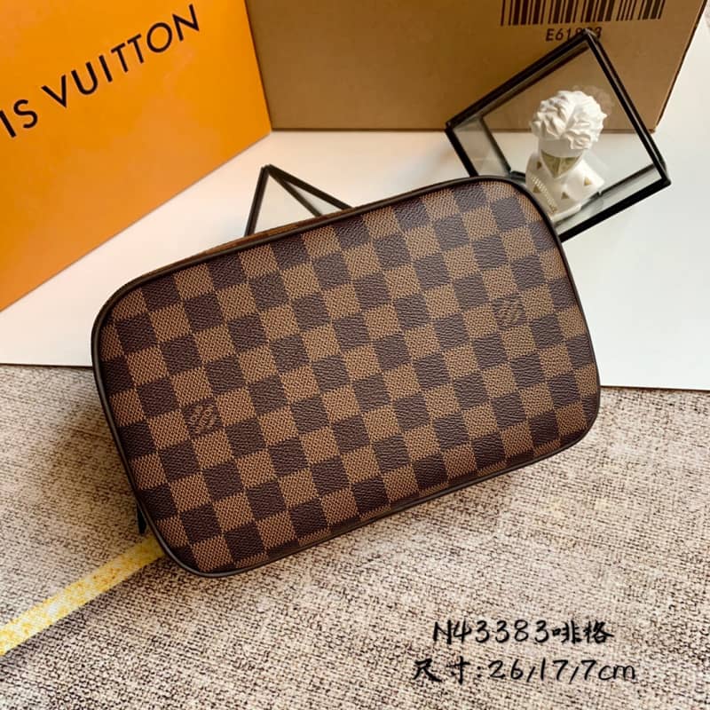 L0vis Vvtt0n Damier Ebene Toiletry Pouch Replica