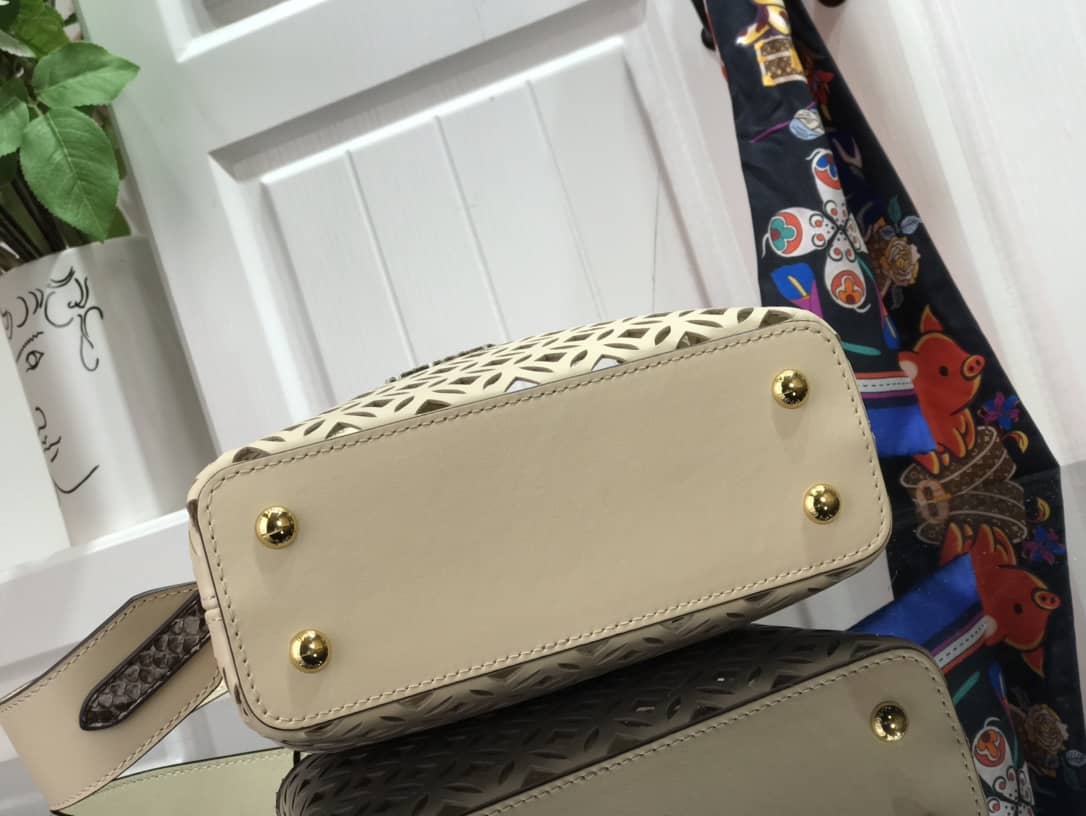 L0vis Vvtt0n Capucines BB Cutout Leather Bag Replica Apricot M57228