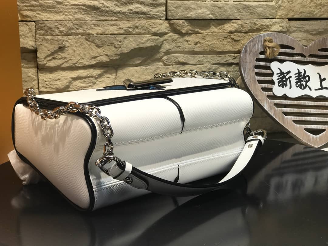 L0vis Vvtt0n AAA Replica Chain Shoulder Bag White