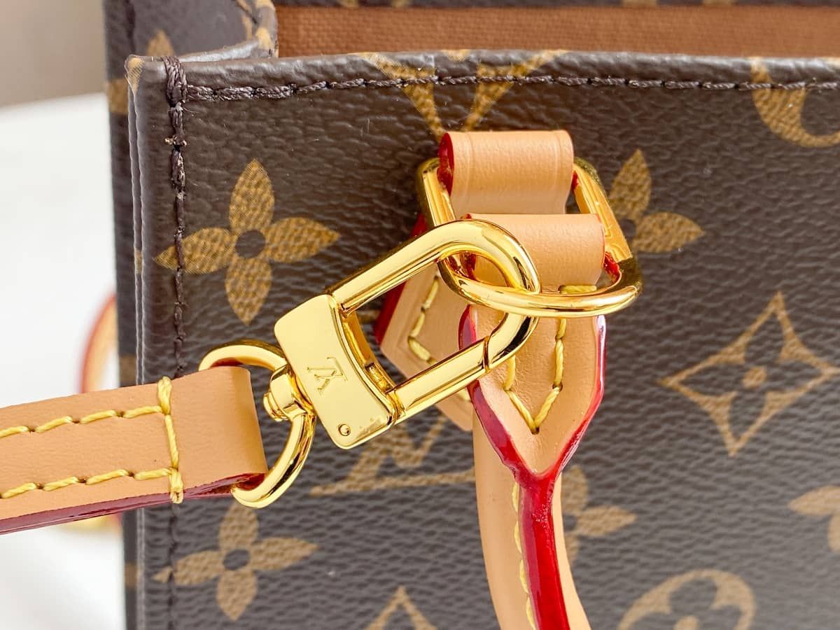 L0vis Vvtt0n Monogram Petit Sac Plat 2Way Replica Shoulder Bag M69442