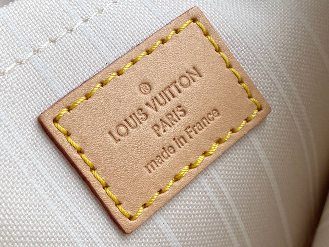 L0vis Vvtt0n Multi Pochette Accessoires Monogram Calfskin Replica Bag M57634