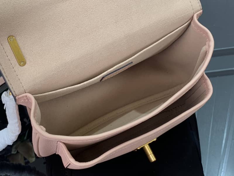 L0vis Vvtt0n Lockme Chain PM Replica Handbag Pink M57073