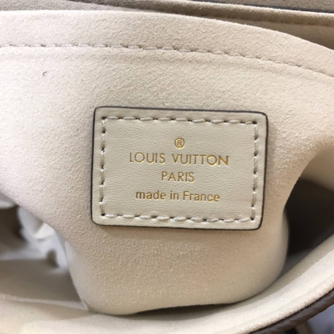 L0vis Vvtt0n Locky BB Replica Crossbody Bag White M44321