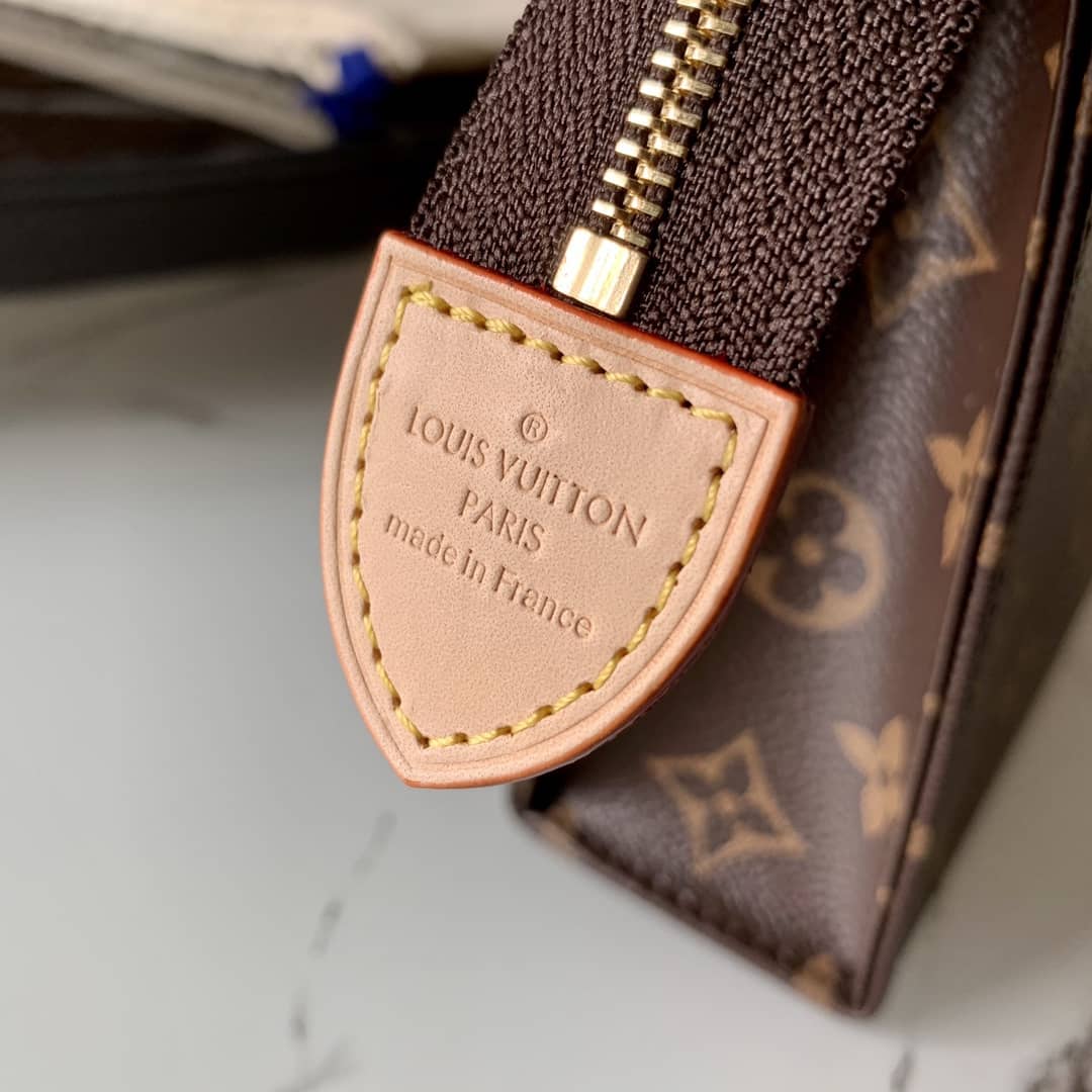 L0vis Vvtt0n Toiletry Pouch Monogram Canvas Replica M47544