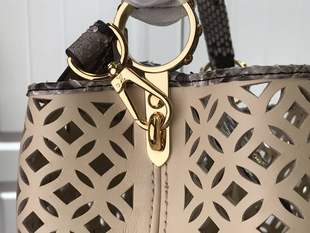 L0vis Vvtt0n Capucines BB Cutout Leather Bag Replica Apricot M57228