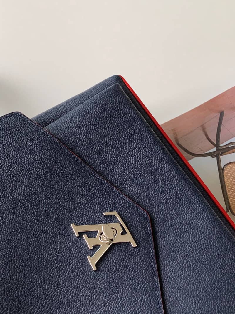 L0vis Vvtt0n Mylockme Medium Leather Crossbody Bag Replica M53197