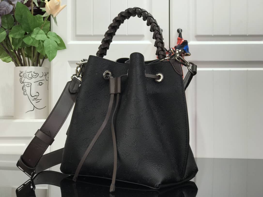 L0vis Vvtt0n Mahina Muria Replica Handbag Black M55801