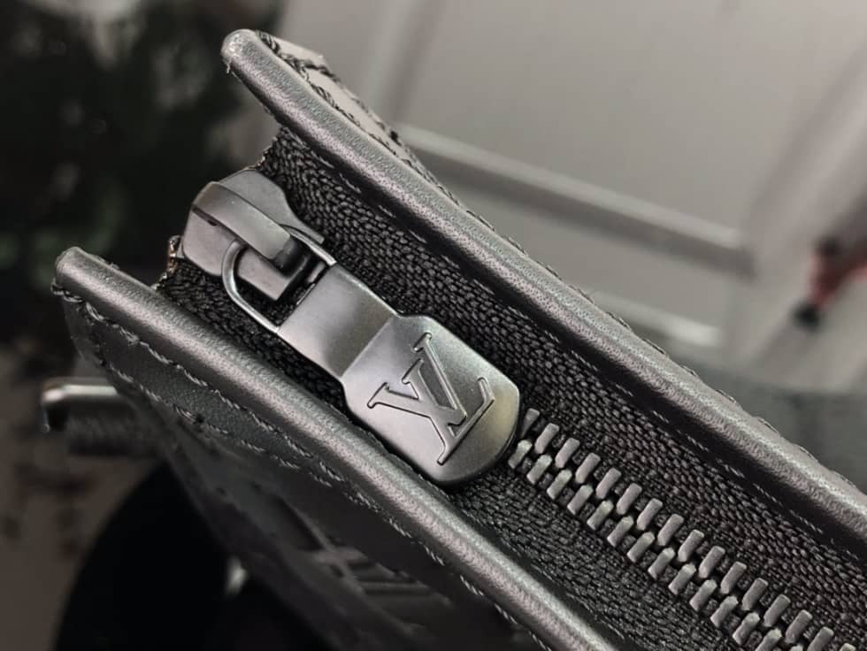 L0vis Vvtt0n Gaston Wearable Wallet Monogram Black M81115 Replica