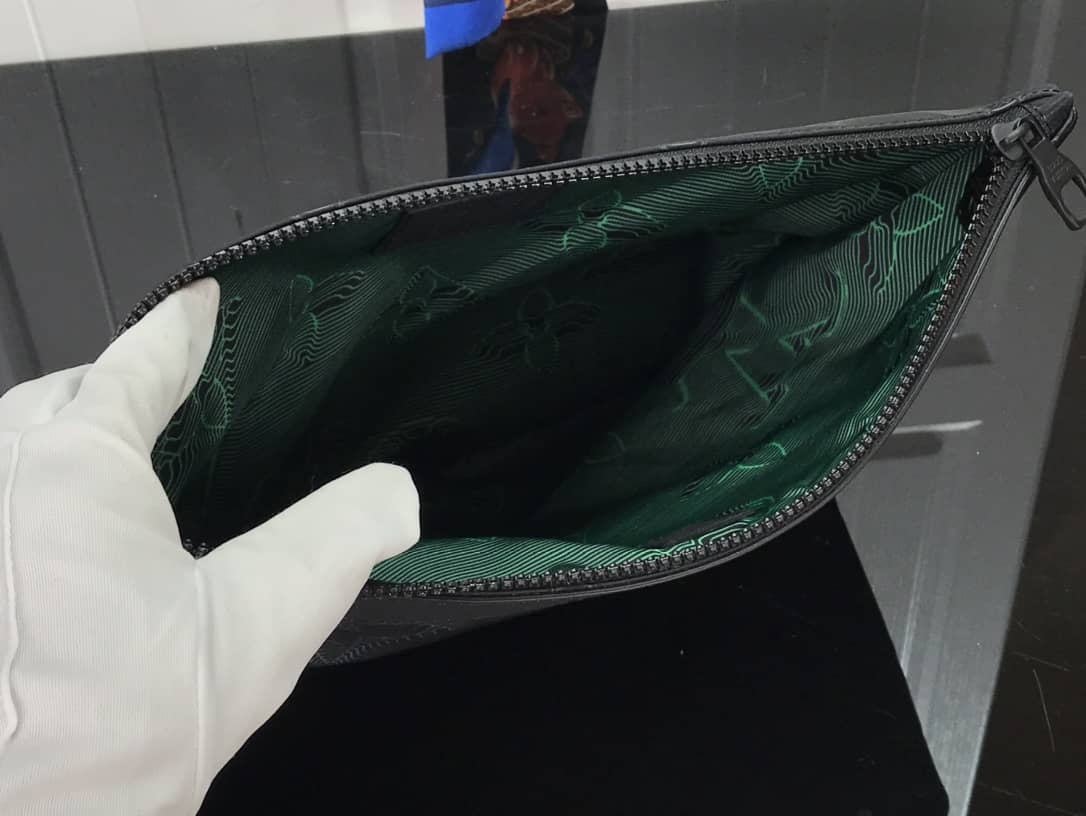 L0vis Vvtt0n Monogram 3D 2054 Reversible Replica Pouch M80142