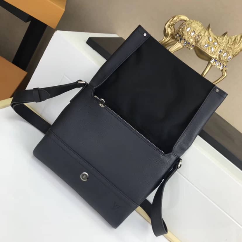 L0vis Vvtt0n Canyon PM Messenger Bag Replica M54963