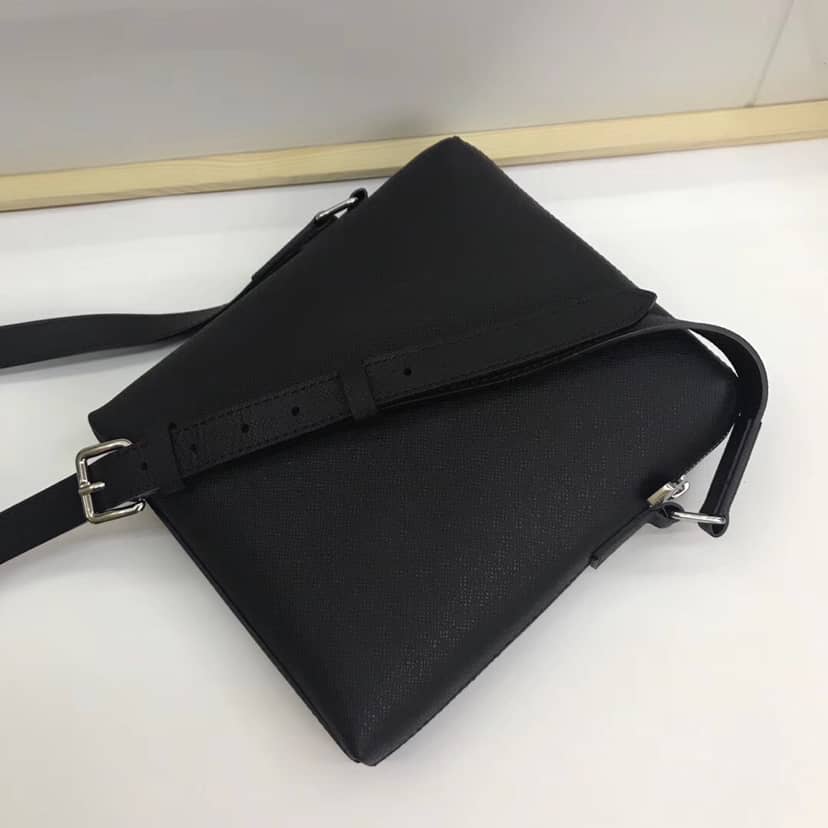 L0vis Vvtt0n Taiga Pochette Grigori Mens Shoulder Bag Replica Black M30505