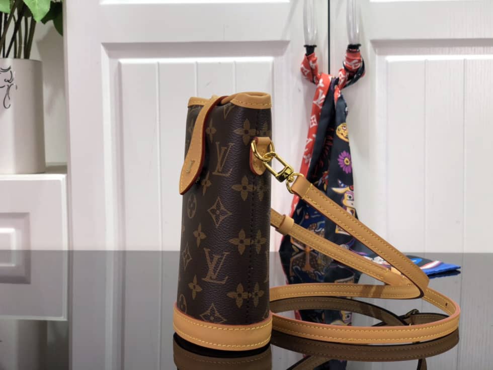 L0vis Vvtt0n Fold Me Pouch Monogram Brown M80874 Replica Bucket Bag