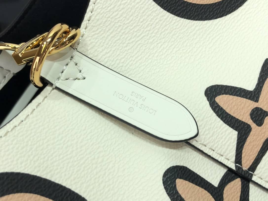 L0vis Vvtt0n NéoNoé MM Replica Bucket Bag M45822