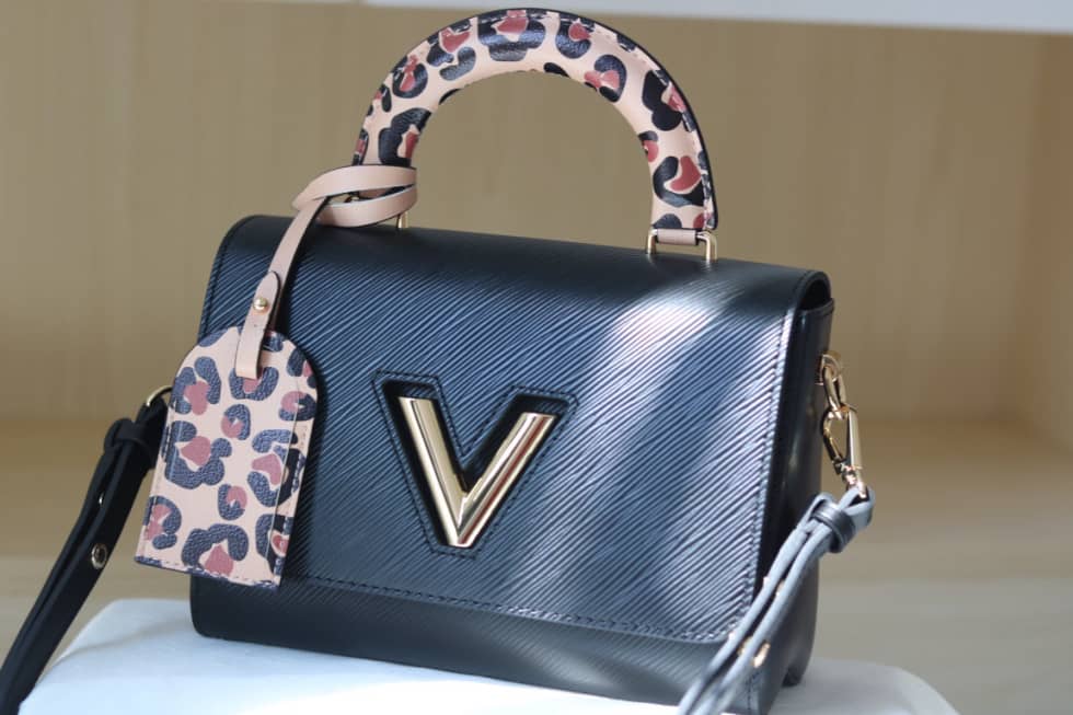L0vis Vvtt0n Twist Leopard Handle Bag Epi Leather PM M50362 Replica Shoulder Bag