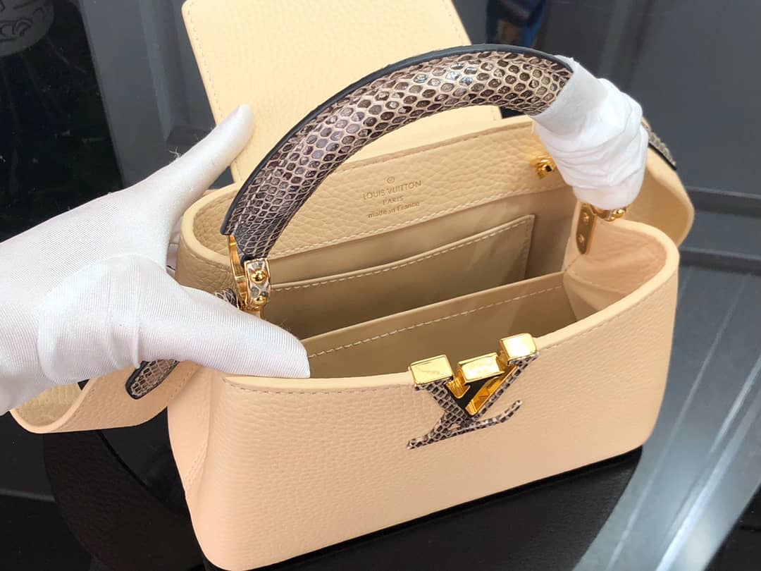 L0vis Vvtt0n Capucines MM Taurillon Leather Tote M94227