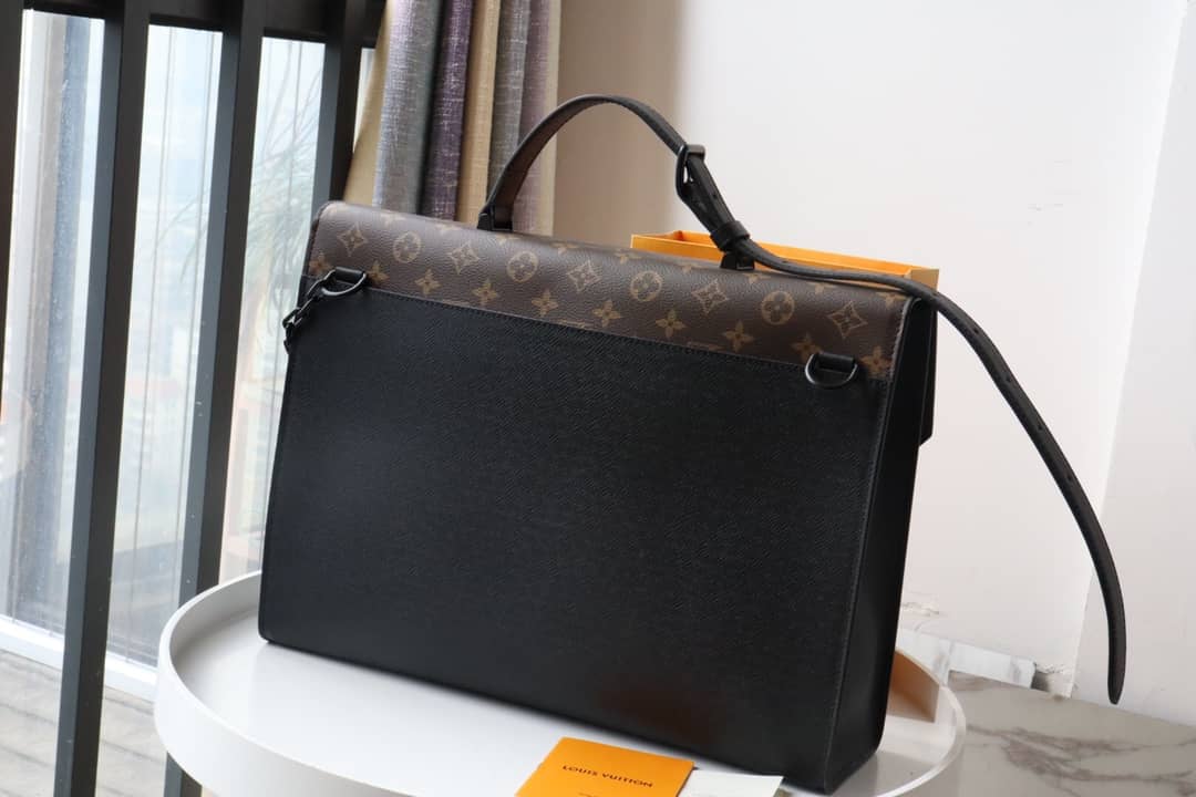 L0vis Vvtt0n Robusto Briefcase Monogram Canvas Taiga Leather Replica Black M30591