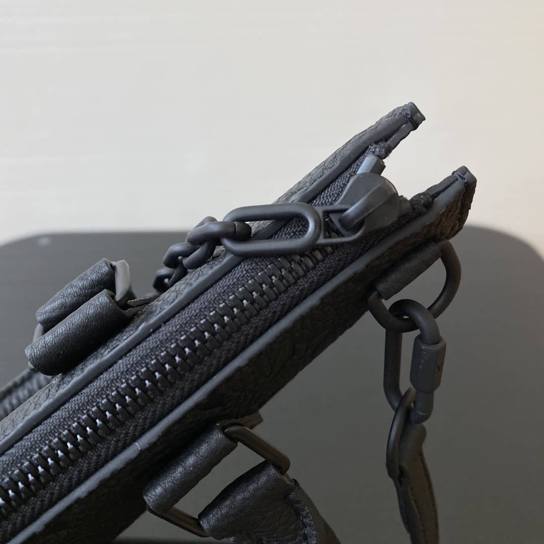 L0vis Vvtt0n Sac Plat Messenger Bag Replica Black M55891